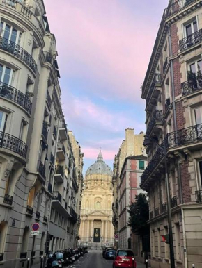 Spacious and convenient 2 BR flat in Paris centre